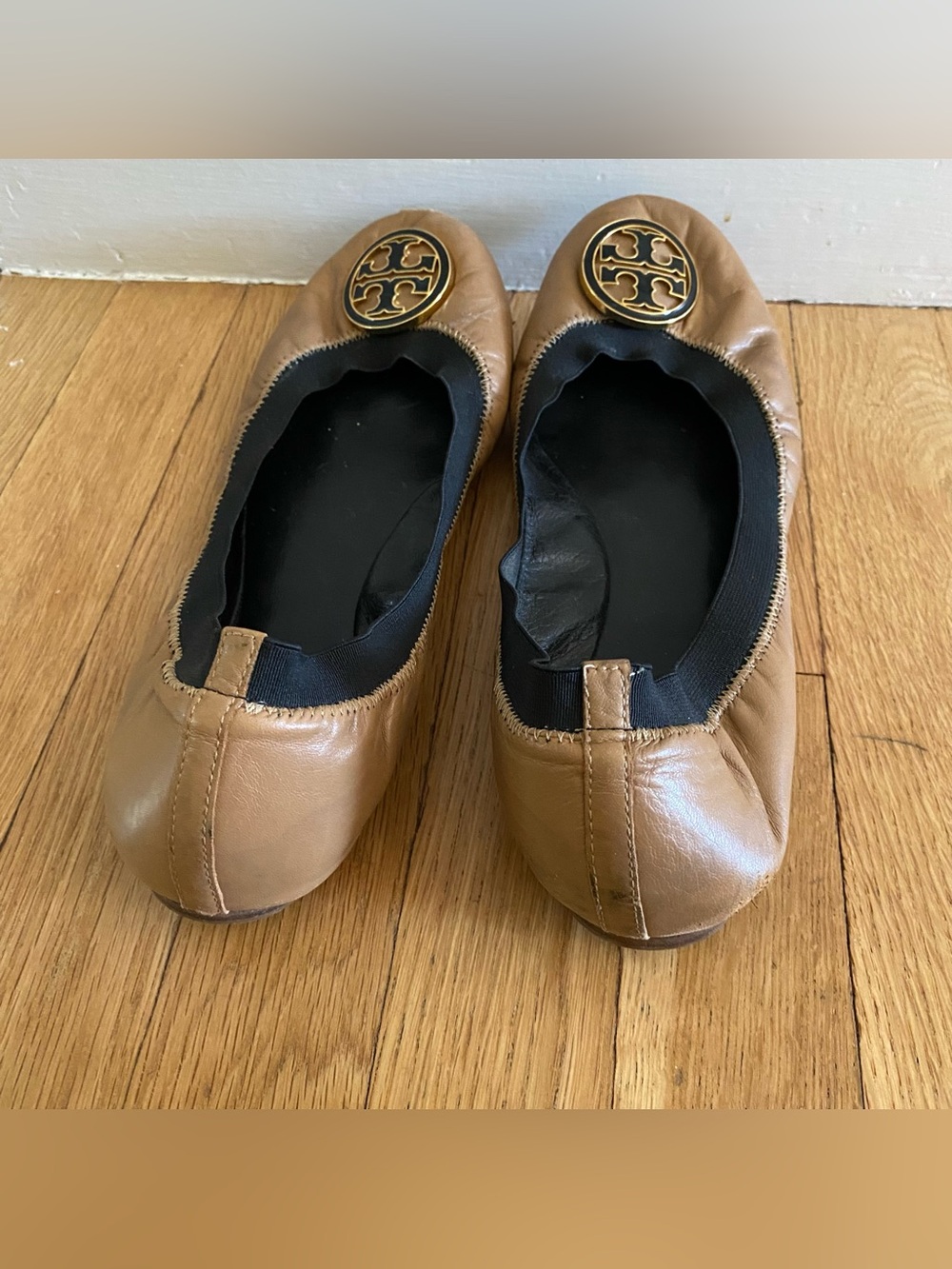 Tory Burch driving shoes Womens 11 tan logo designer *need repair to sole*